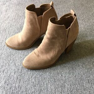 Universal Thread ankle boots